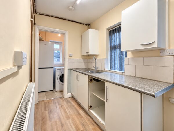 2 Bed Flat, Totteridge Rd, High Wycombe, Buckinghamshire, HP13 6DA