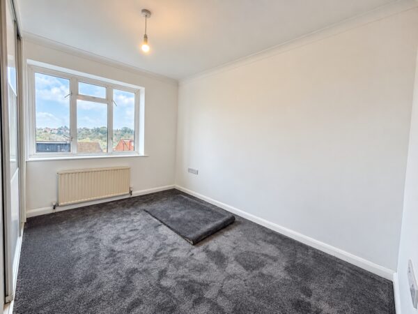 3 Bed Semi-Detached, Deeds Grove, High Wycombe, HP12 3PB