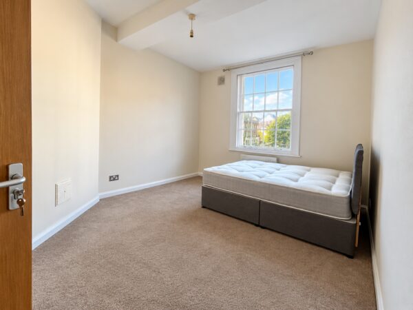 Furnished Single Room, Bull Ln (Town Centre), High Wycombe, HP11 2DL