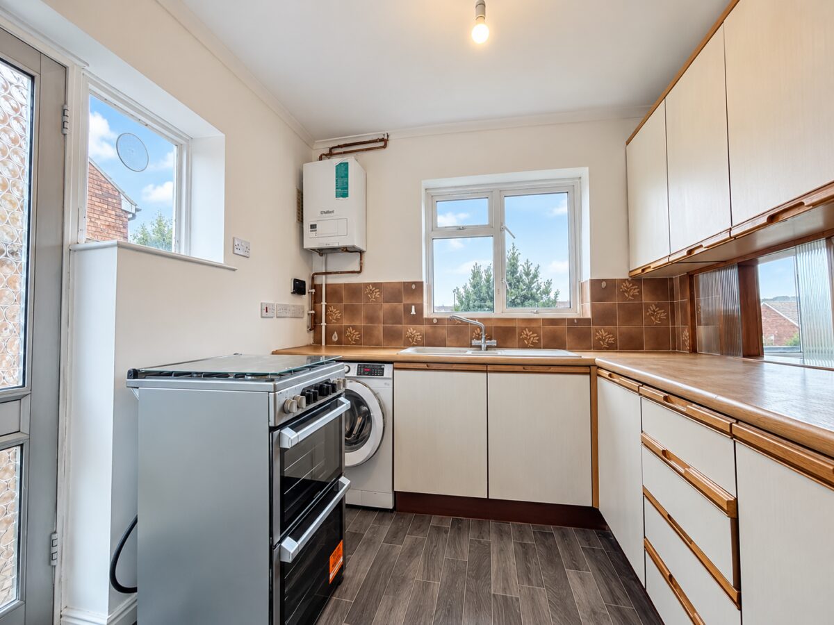 3 Bed Semi-Detached, Deeds Grove, High Wycombe, HP12 3PB