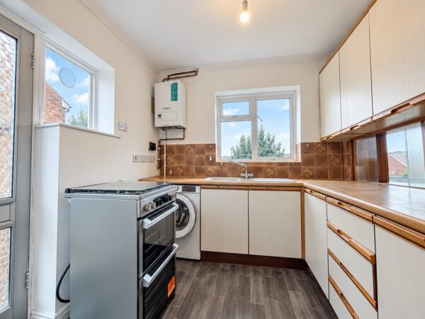 3 Bed Semi-Detached, Deeds Grove, High Wycombe, HP12 3PB