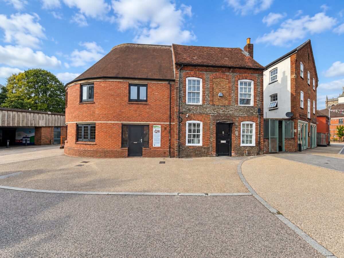 Furnished Double Rooms, Town Centre, High Wycombe, Buckinghamshire, HP11 2HE
