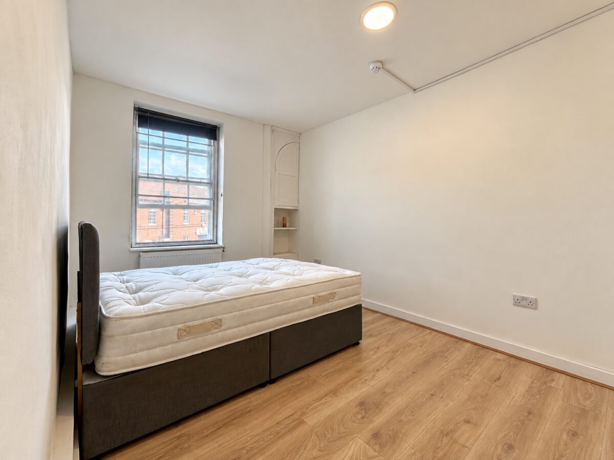 Furnished Double Rooms, Town Centre, High Wycombe, Buckinghamshire, HP11 2HE
