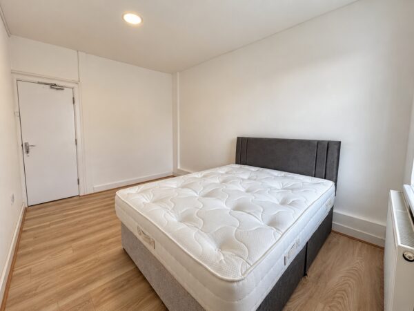 Furnished Double Rooms, Town Centre, High Wycombe, Buckinghamshire, HP11 2HE