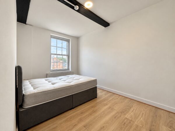 Furnished Double Rooms, Town Centre, High Wycombe, Buckinghamshire, HP11 2HE