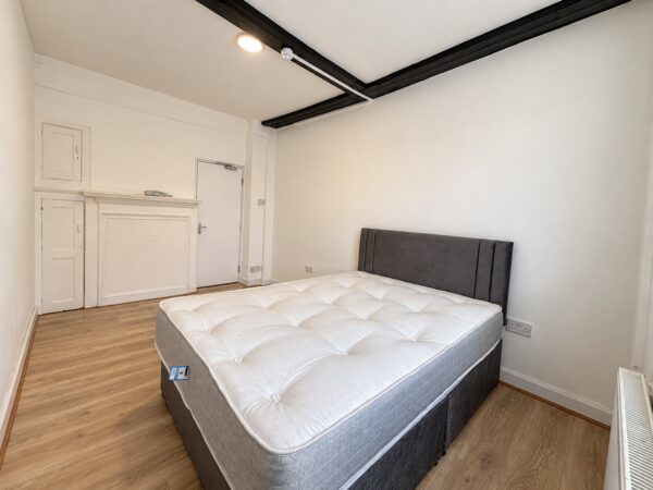Furnished Double Rooms, Town Centre, High Wycombe, Buckinghamshire, HP11 2HE