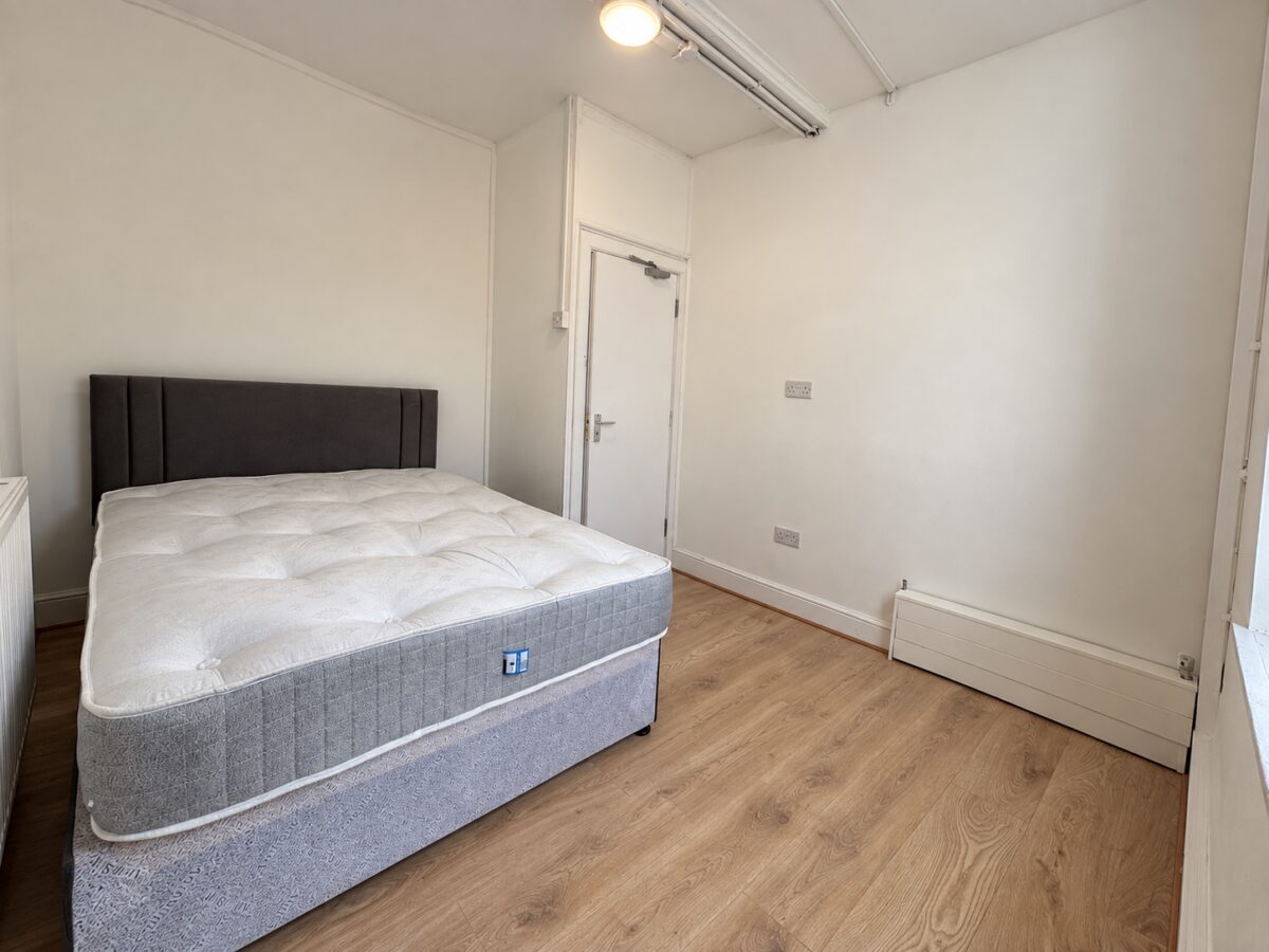 Furnished Double Rooms, Town Centre, High Wycombe, Buckinghamshire, HP11 2HE
