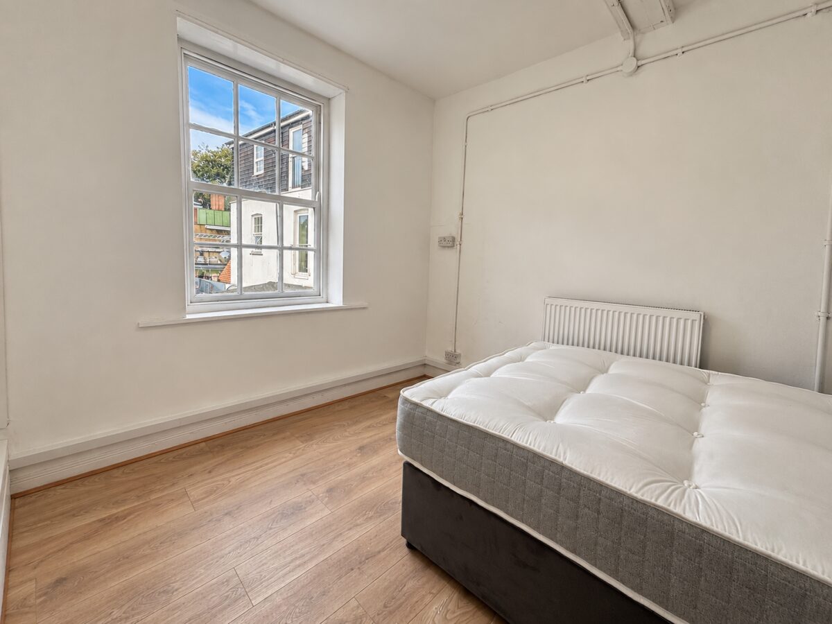 Furnished Double Rooms, Town Centre, High Wycombe, Buckinghamshire, HP11 2HE