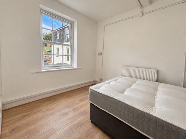Furnished Double Rooms, Town Centre, High Wycombe, Buckinghamshire, HP11 2HE