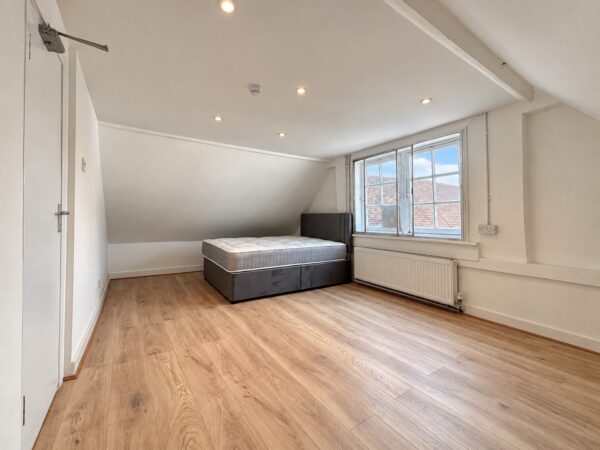 Furnished Double Rooms, Town Centre, High Wycombe, Buckinghamshire, HP11 2HE