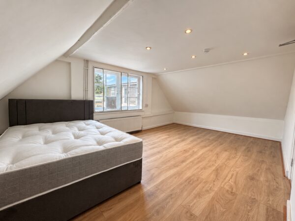 Furnished Double Rooms, Town Centre, High Wycombe, Buckinghamshire, HP11 2HE
