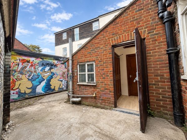 Furnished Double Rooms, Town Centre, High Wycombe, Buckinghamshire, HP11 2HE
