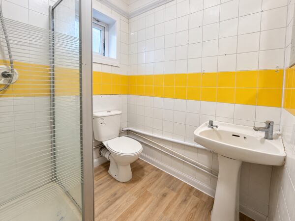 2 Bed Flat, Totteridge Rd, High Wycombe, Buckinghamshire, HP13 6DA