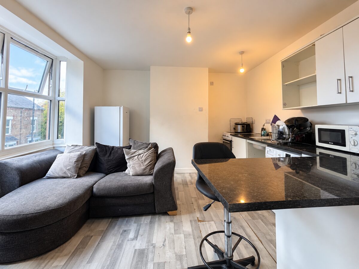 1 Bed Flat, West Wycombe Road, High Wycombe, HP11 2LW