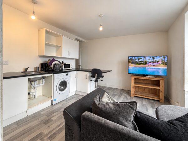 1 Bed Flat, West Wycombe Road, High Wycombe, HP11 2LW
