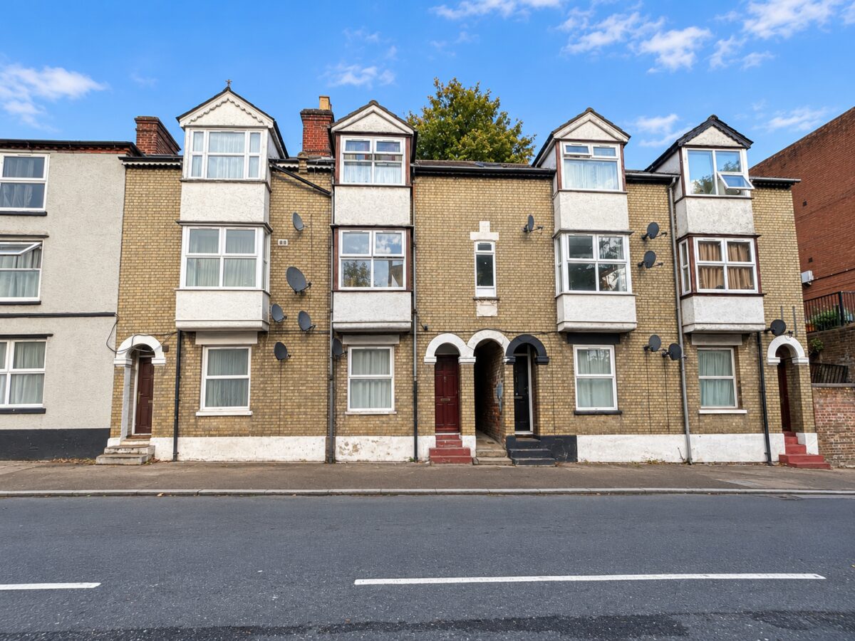 1 Bed Flat, West Wycombe Road, High Wycombe, HP11 2LW