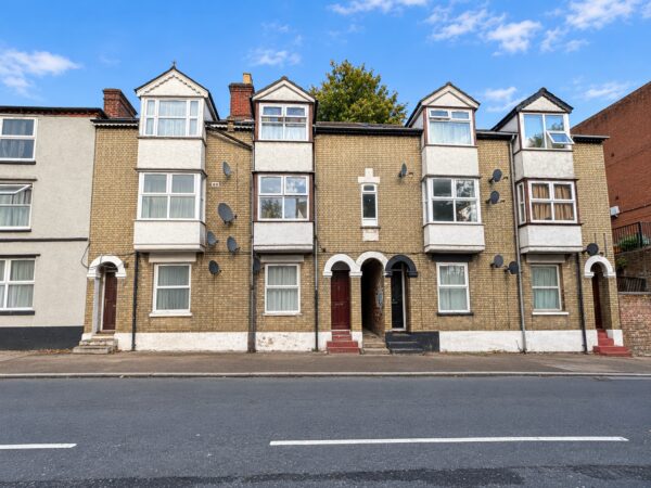 1 Bed Flat, West Wycombe Road, High Wycombe, HP11 2LW