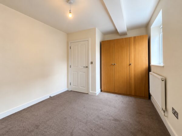 1 Bed Apartment, White Hart St, High Wycombe, HP11 2HL