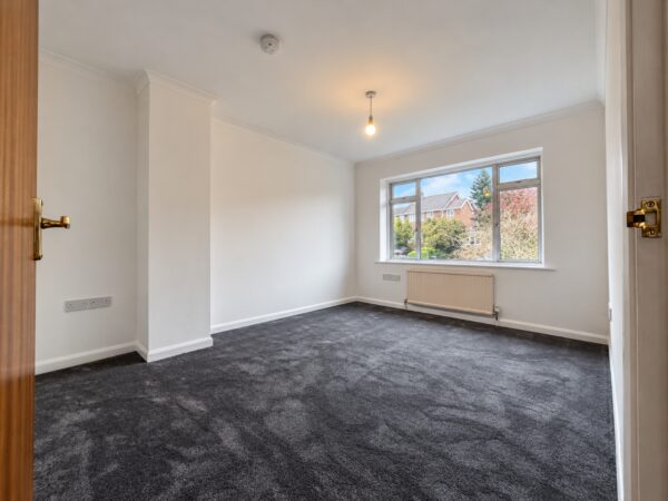 3 Bed Semi-Detached, Deeds Grove, High Wycombe, HP12 3PB