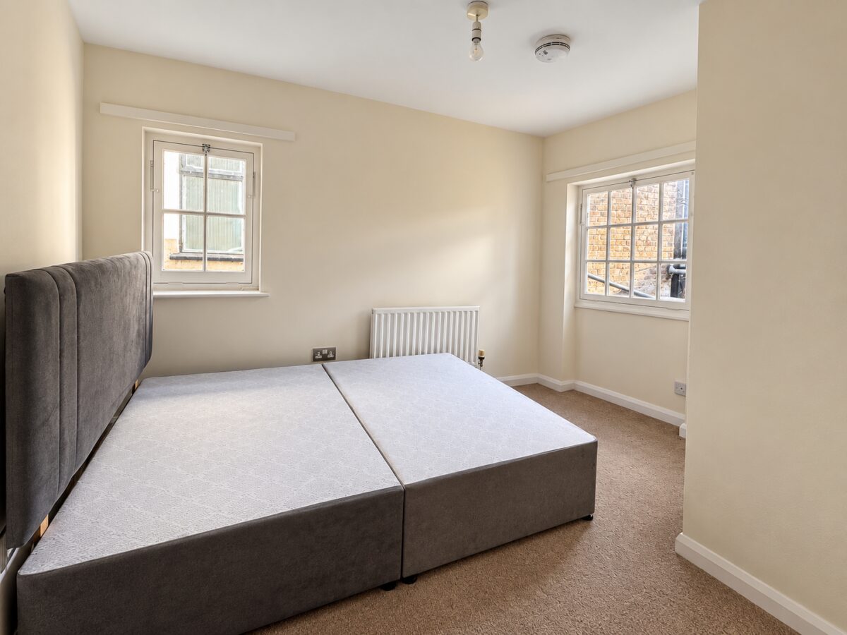 Furnished Single Room, Bull Ln (Town Centre), High Wycombe, HP11 2DL
