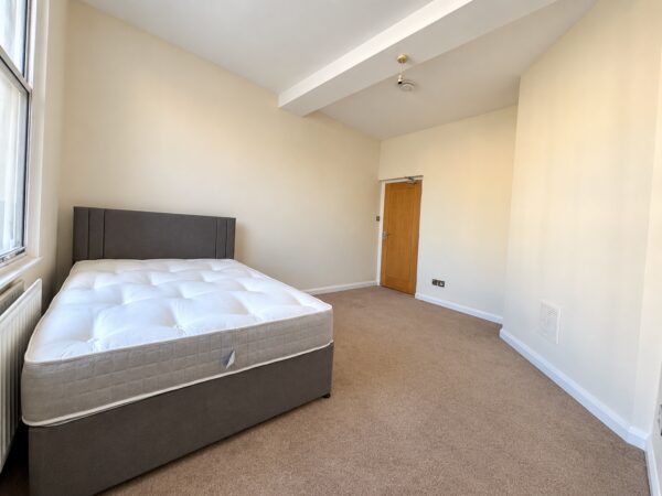 Furnished Double Room, Bull Ln (Town Centre), High Wycombe, HP11 2DL