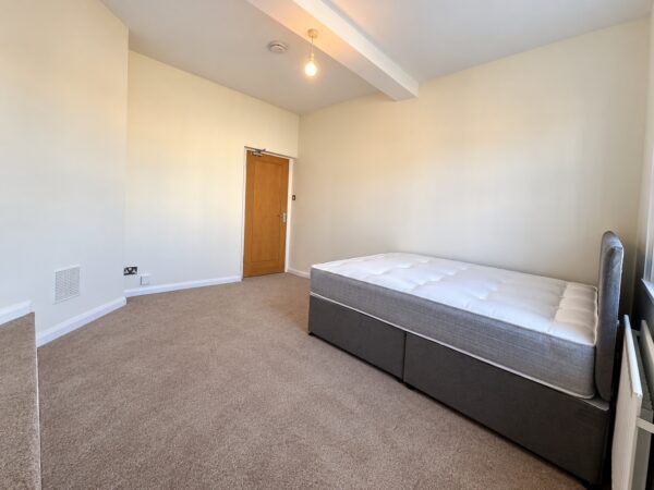 Furnished Double Room, Bull Ln (Town Centre), High Wycombe, HP11 2DL