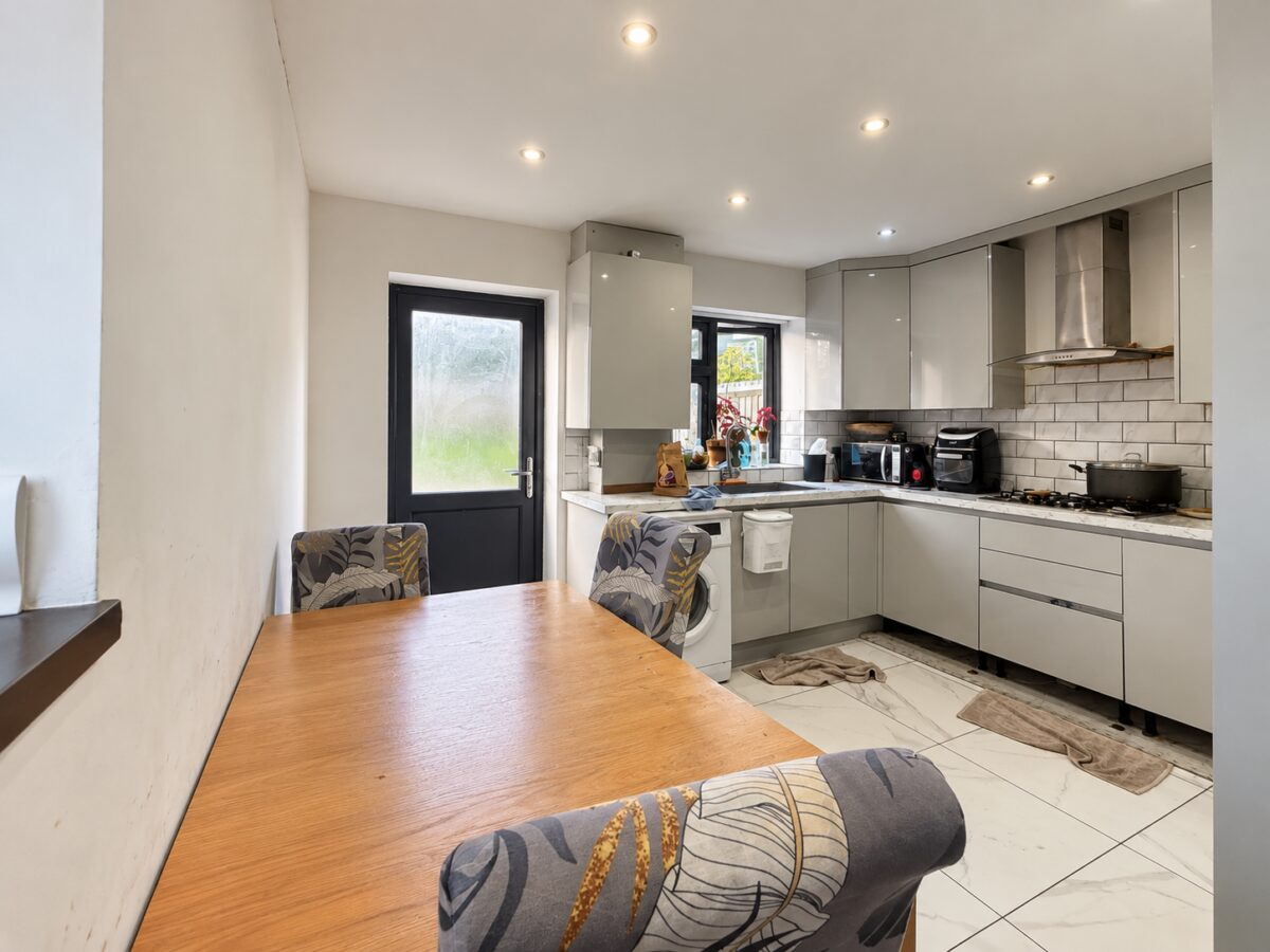 3 Bed Semi-Detached, Burnham Close, High Wycombe, HP12 3UX