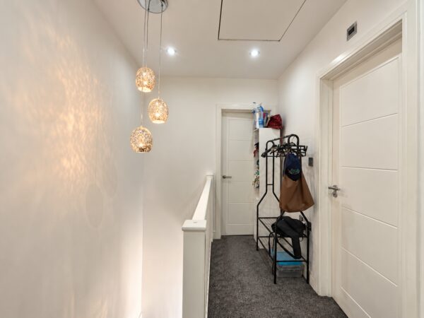 3 Bed Semi-Detached, Burnham Close, High Wycombe, HP12 3UX