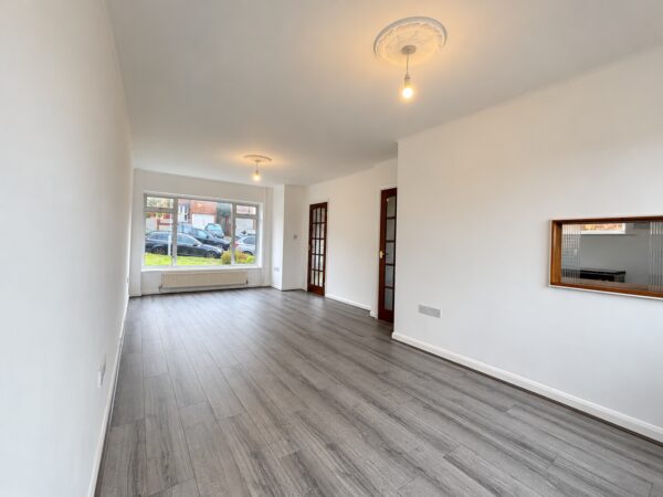 3 Bed Semi-Detached, Deeds Grove, High Wycombe, HP12 3PB
