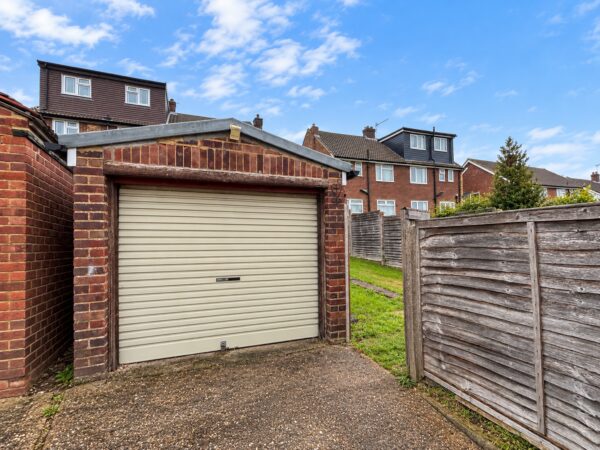 3 Bed Semi-Detached, Deeds Grove, High Wycombe, HP12 3PB