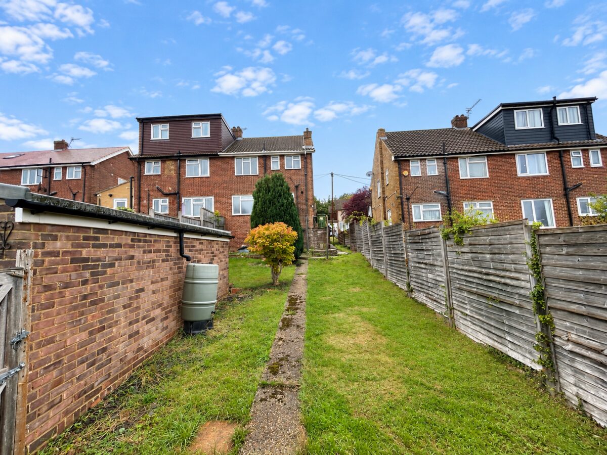 3 Bed Semi-Detached, Deeds Grove, High Wycombe, HP12 3PB