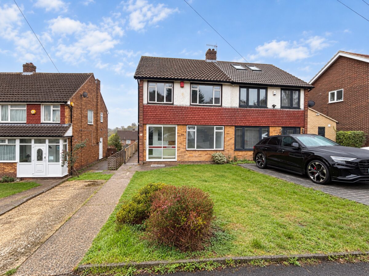 3 Bed Semi-Detached, Deeds Grove, High Wycombe, HP12 3PB