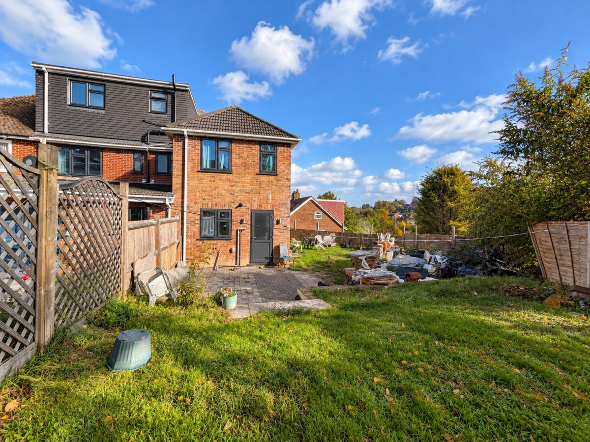 3 Bed Semi-Detached, Burnham Close, High Wycombe, HP12 3UX