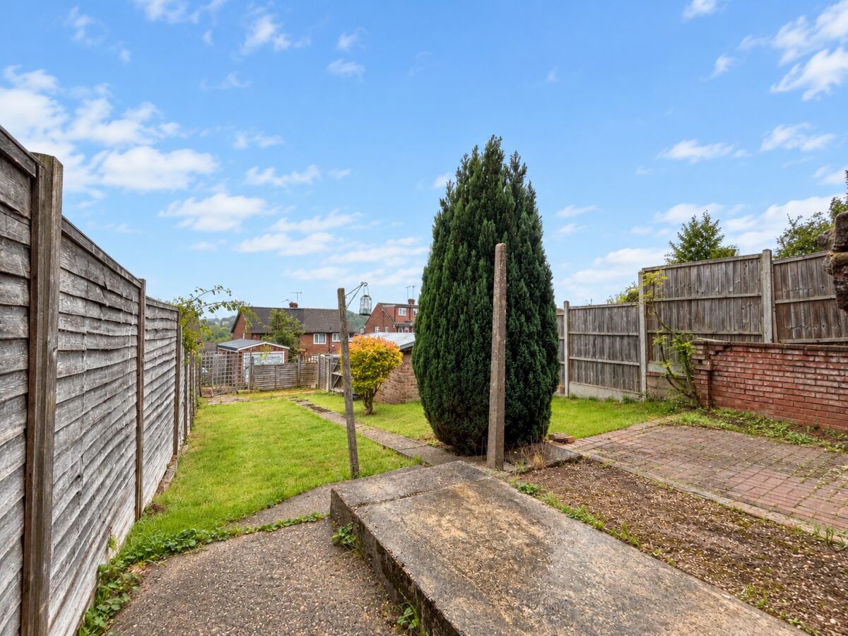 3 Bed Semi-Detached, Deeds Grove, High Wycombe, HP12 3PB