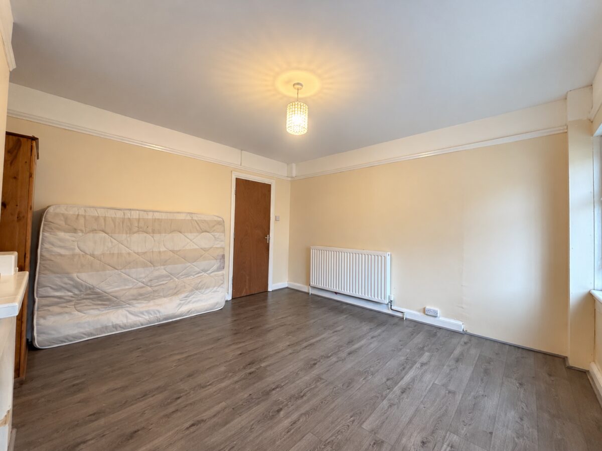2 Bed Flat, Totteridge Rd, High Wycombe, Buckinghamshire, HP13 6DA